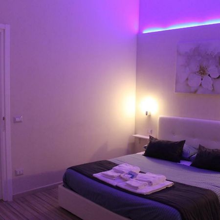 Da Polly A Piazza Amedeo Bed & Breakfast Napoli Ngoại thất bức ảnh