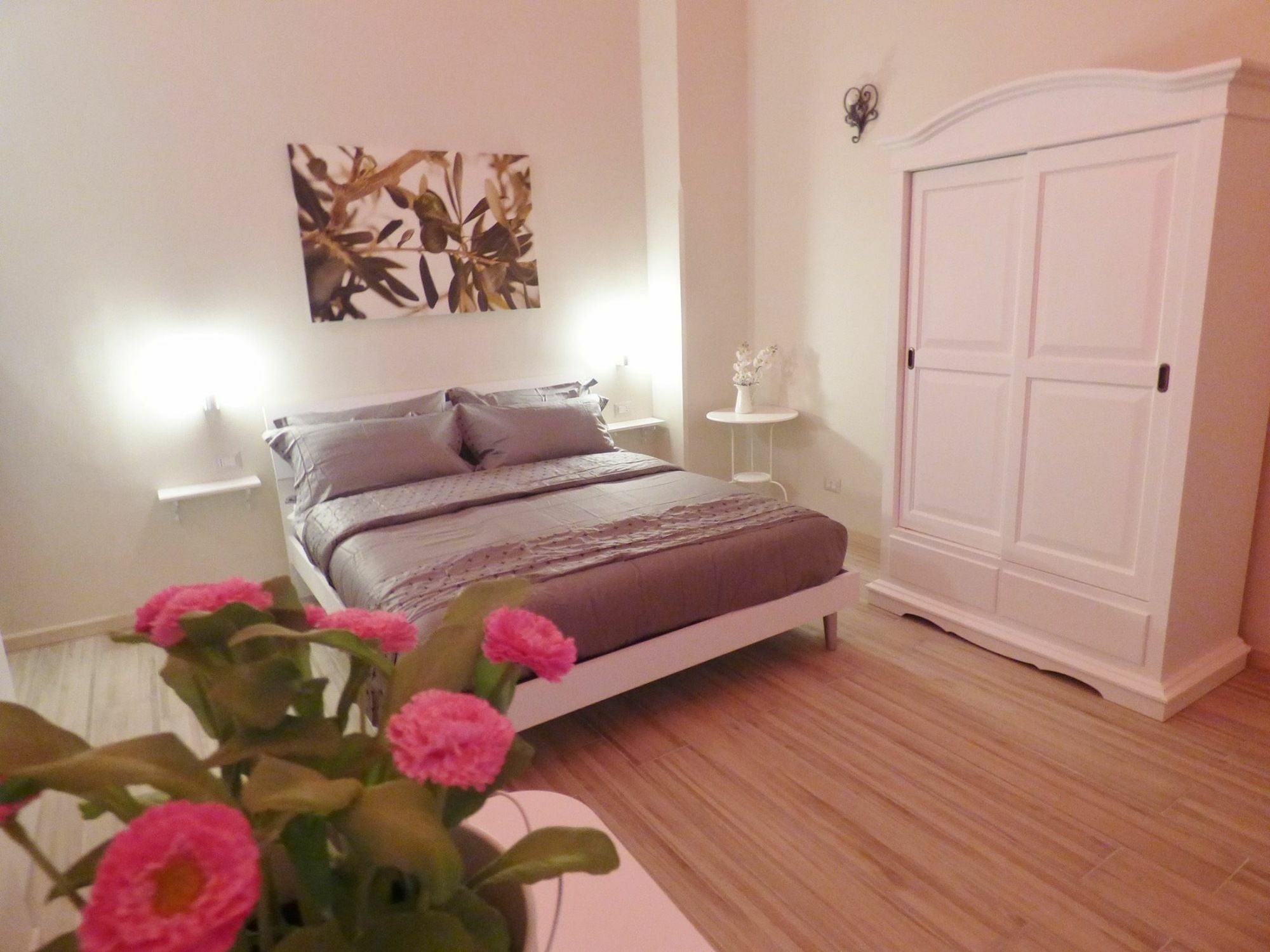 Da Polly A Piazza Amedeo Bed & Breakfast Napoli Ngoại thất bức ảnh