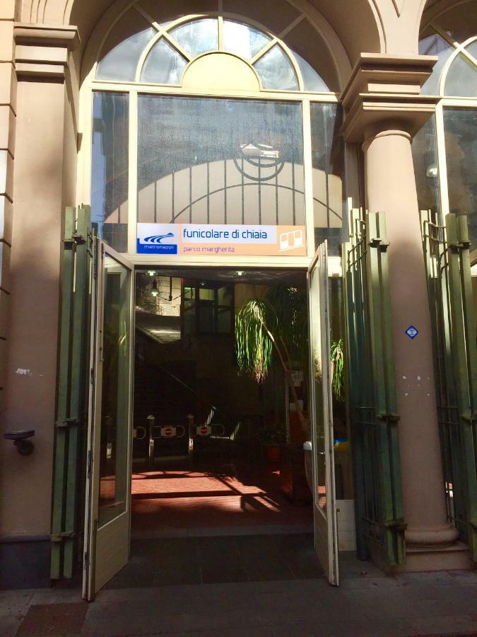 Da Polly A Piazza Amedeo Bed & Breakfast Napoli Ngoại thất bức ảnh