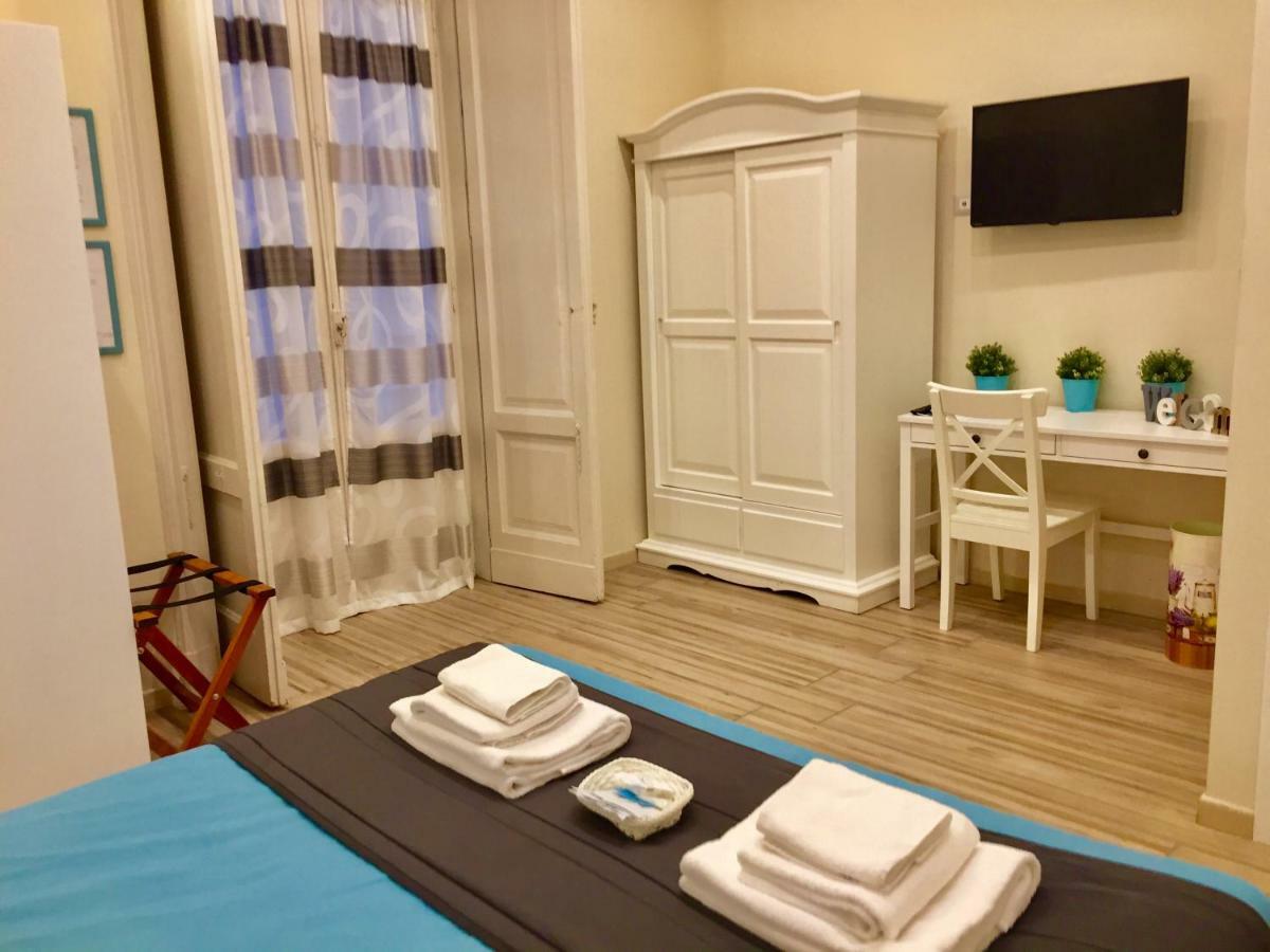Da Polly A Piazza Amedeo Bed & Breakfast Napoli Ngoại thất bức ảnh