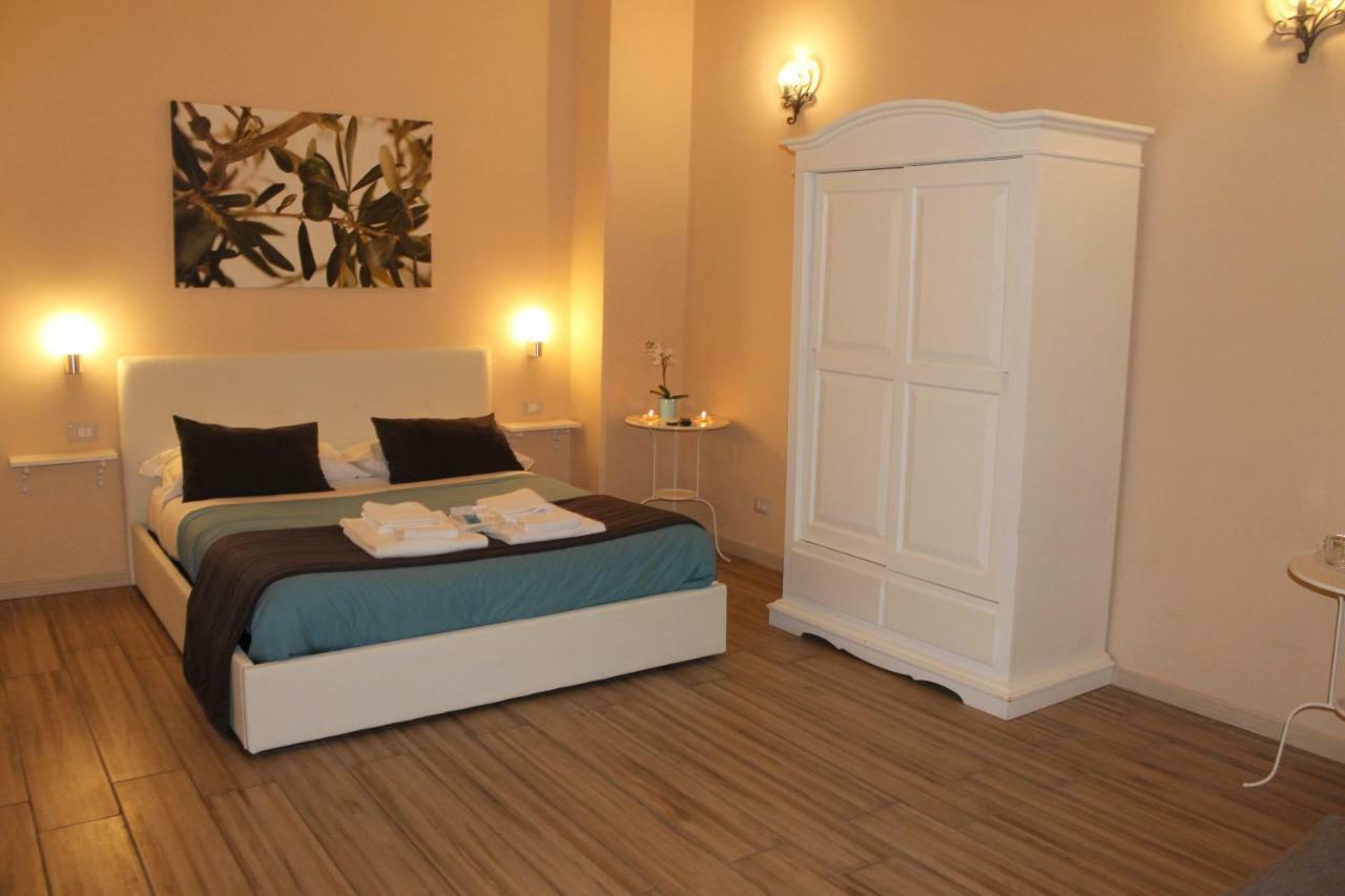 Da Polly A Piazza Amedeo Bed & Breakfast Napoli Ngoại thất bức ảnh