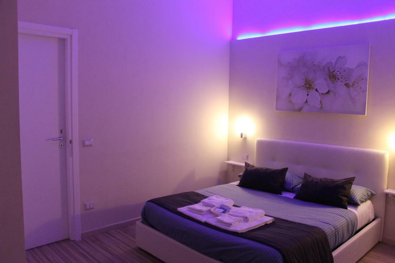 Da Polly A Piazza Amedeo Bed & Breakfast Napoli Ngoại thất bức ảnh